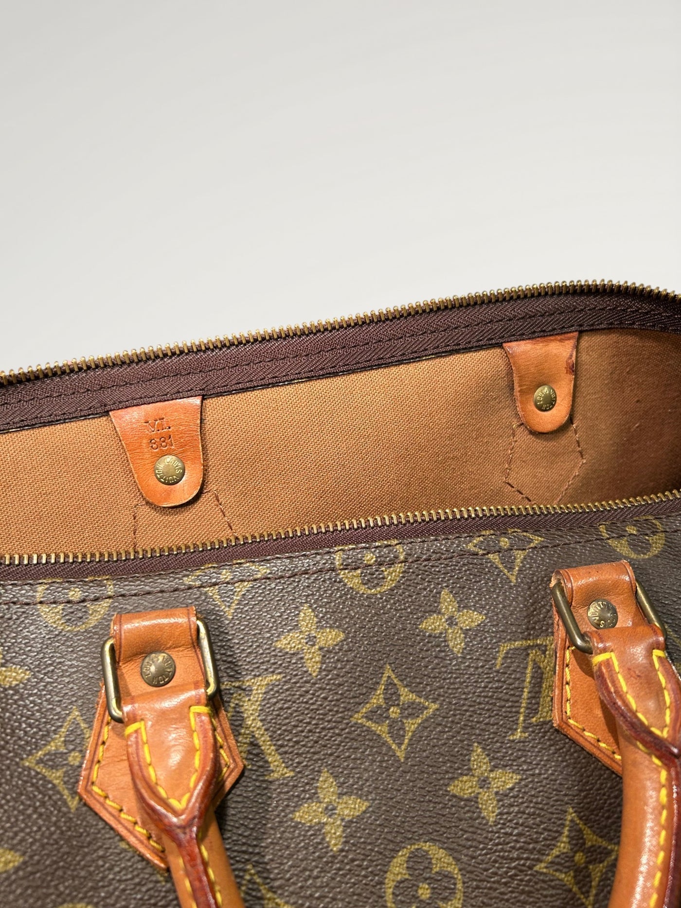 162 - Louis Vuitton Speedy 35