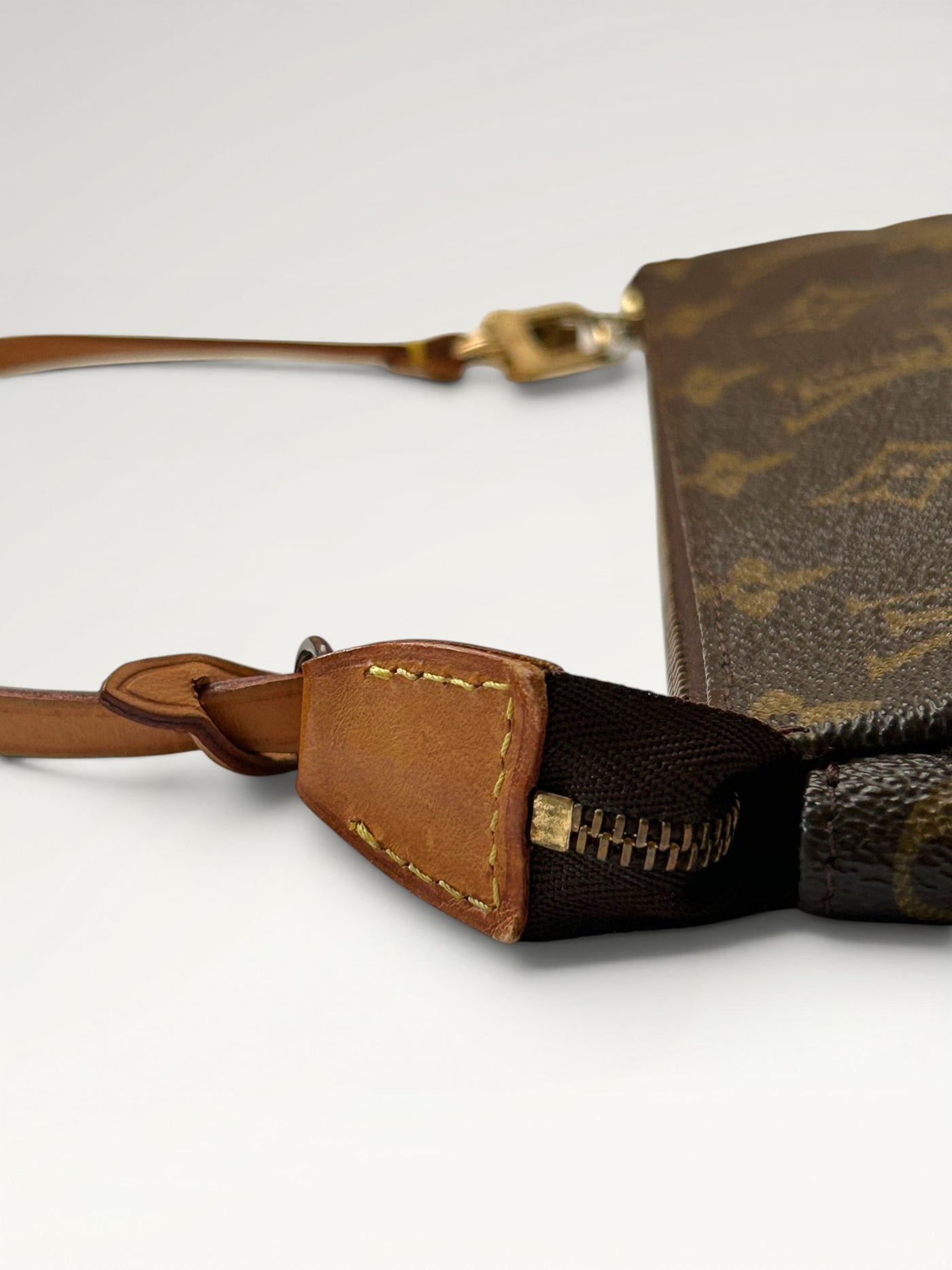 165 - Louis Vuitton Pochette Accessoires