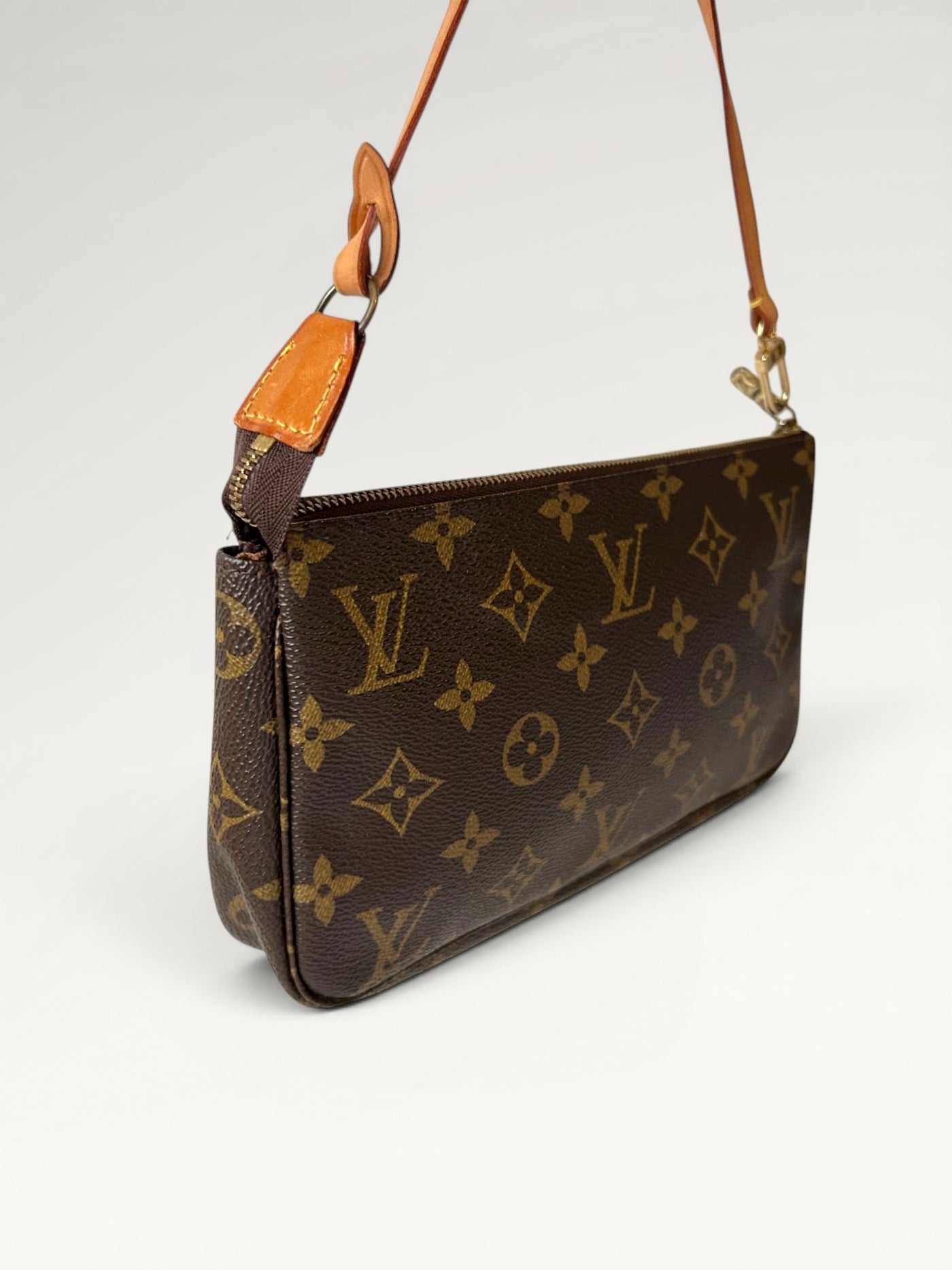 165 - Louis Vuitton Pochette Accessoires