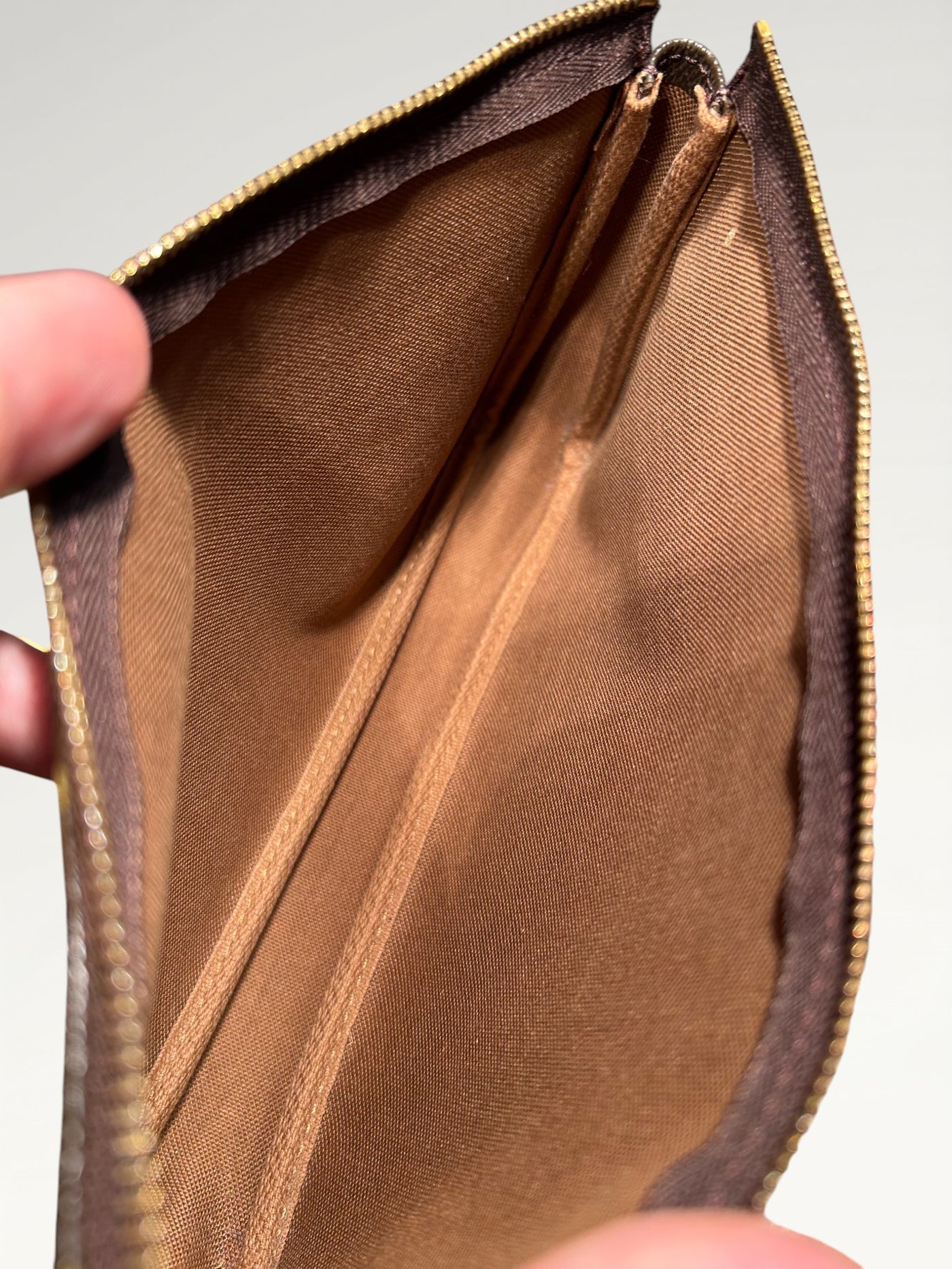165 - Louis Vuitton Pochette Accessoires