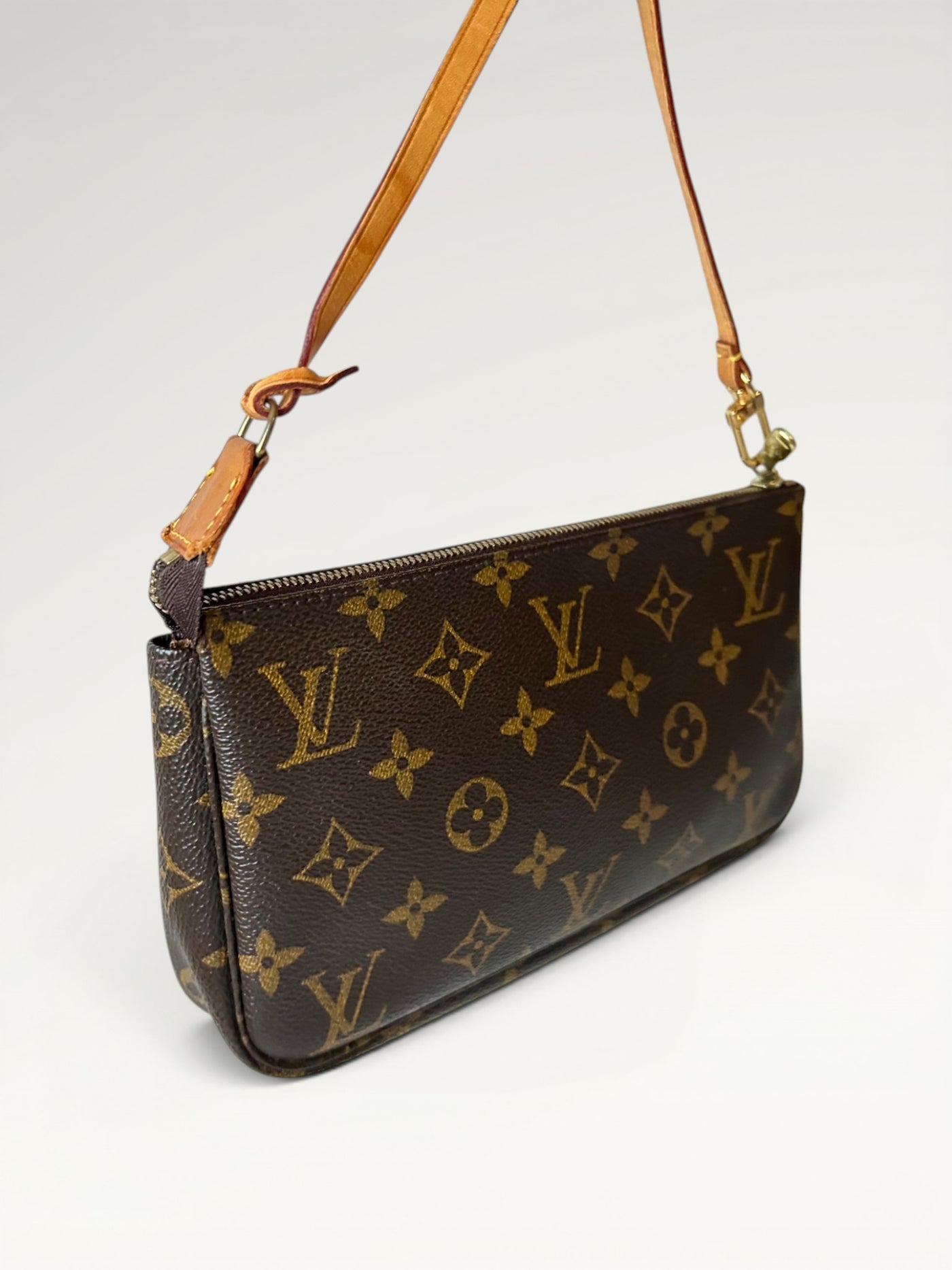 166 - Louis Vuitton Pochette Accessoires