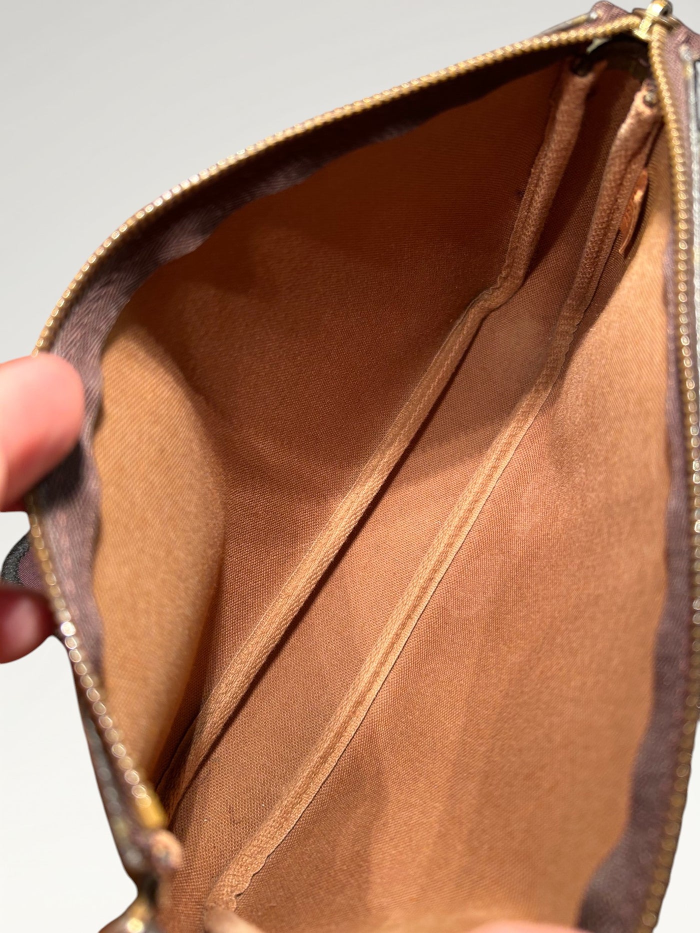 146 - Louis Vuitton Pochette Accessoires