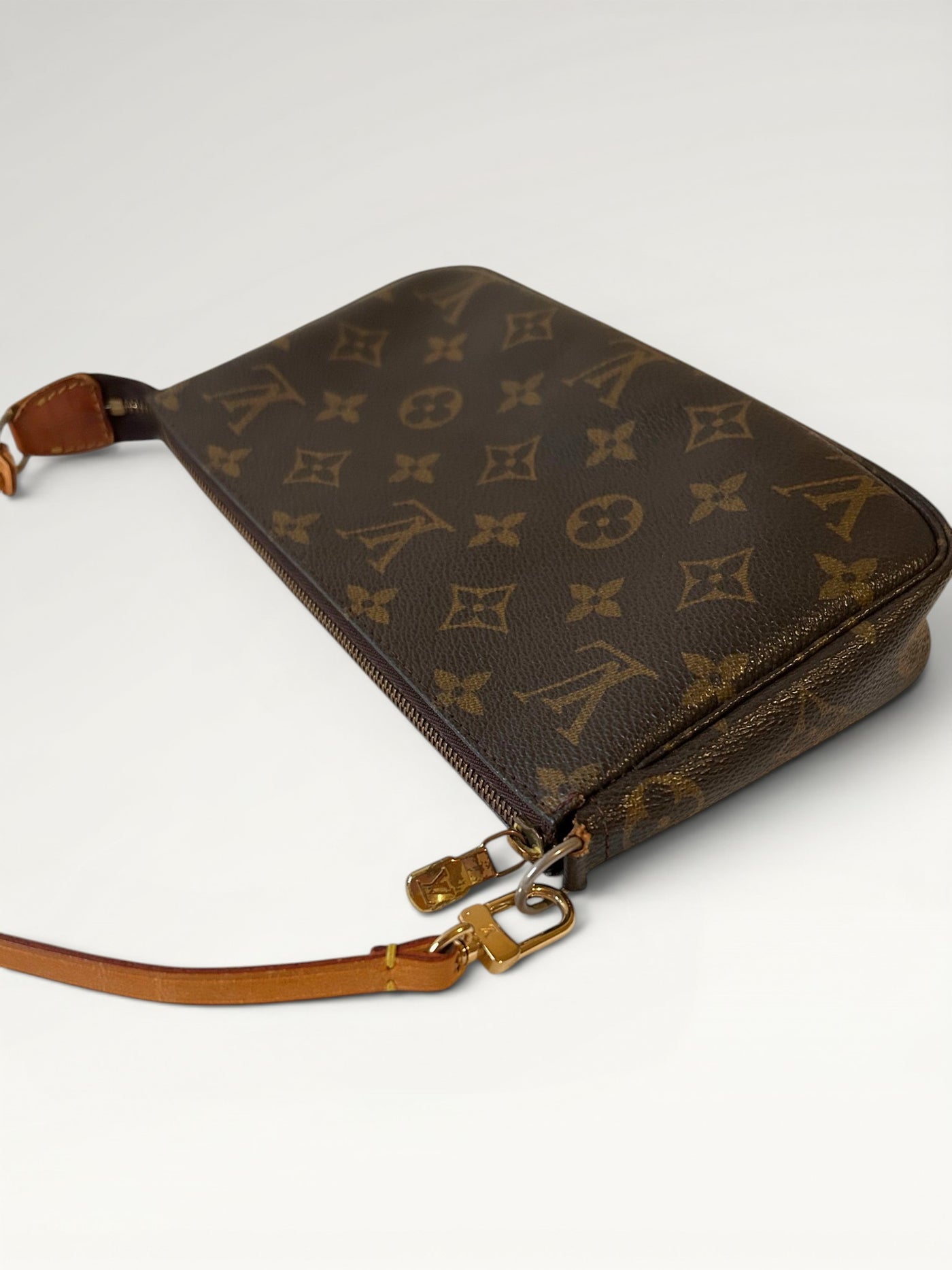 146 - Louis Vuitton Pochette Accessoires