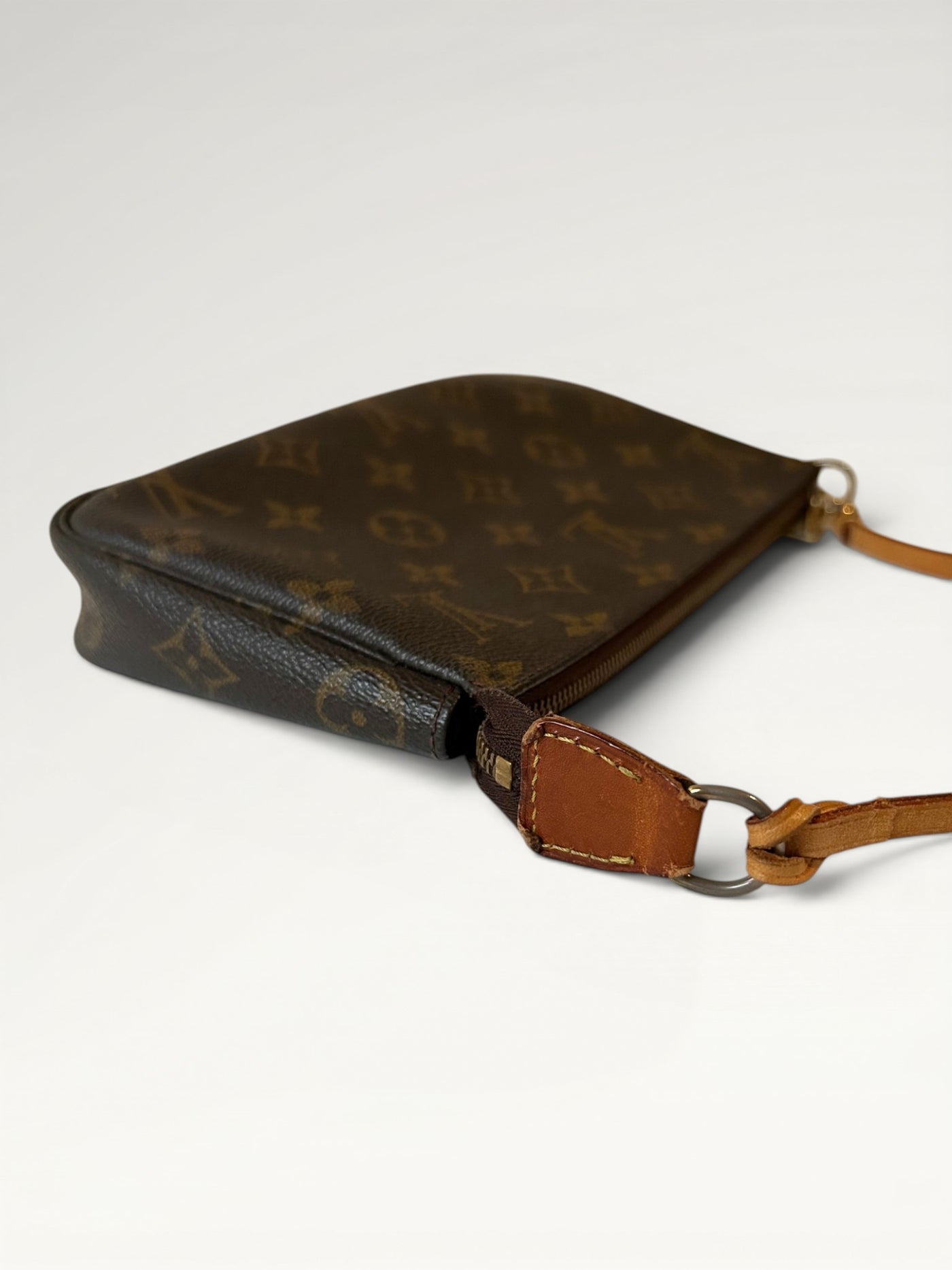 146 - Louis Vuitton Pochette Accessoires