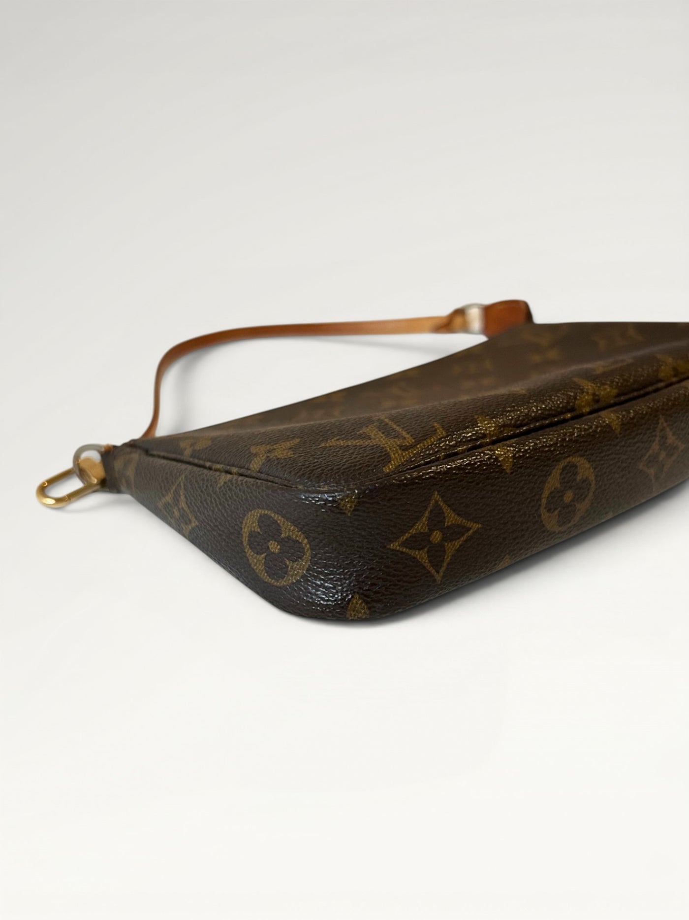 146 - Louis Vuitton Pochette Accessoires