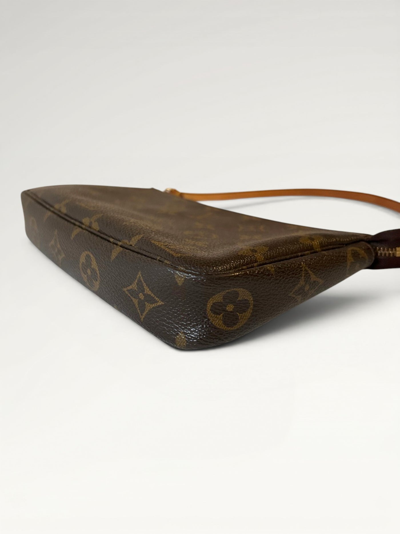 146 - Louis Vuitton Pochette Accessoires