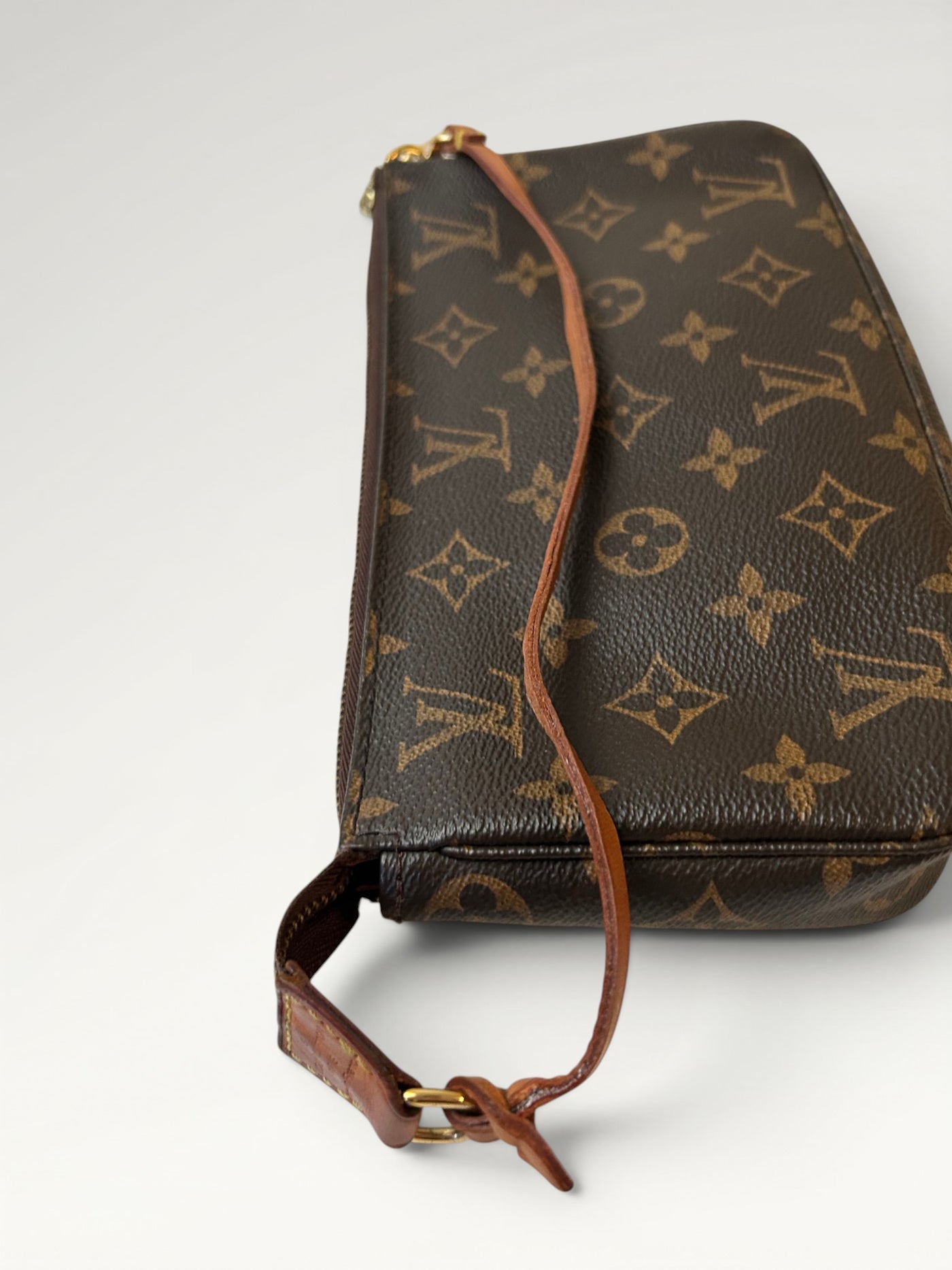 164 - Louis Vuitton Pochette Accessoires