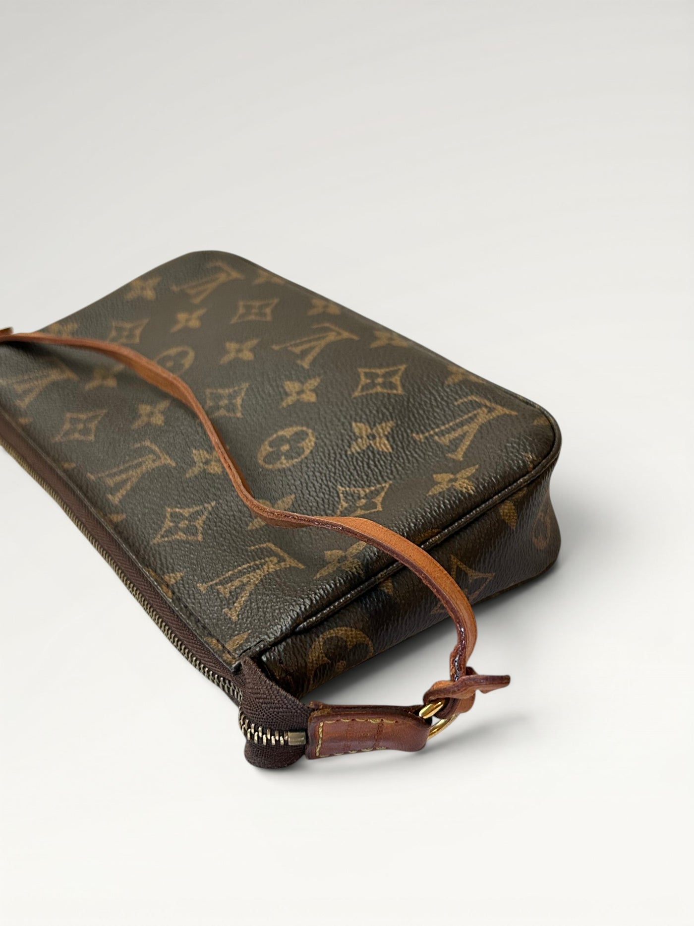 164 - Louis Vuitton Pochette Accessoires