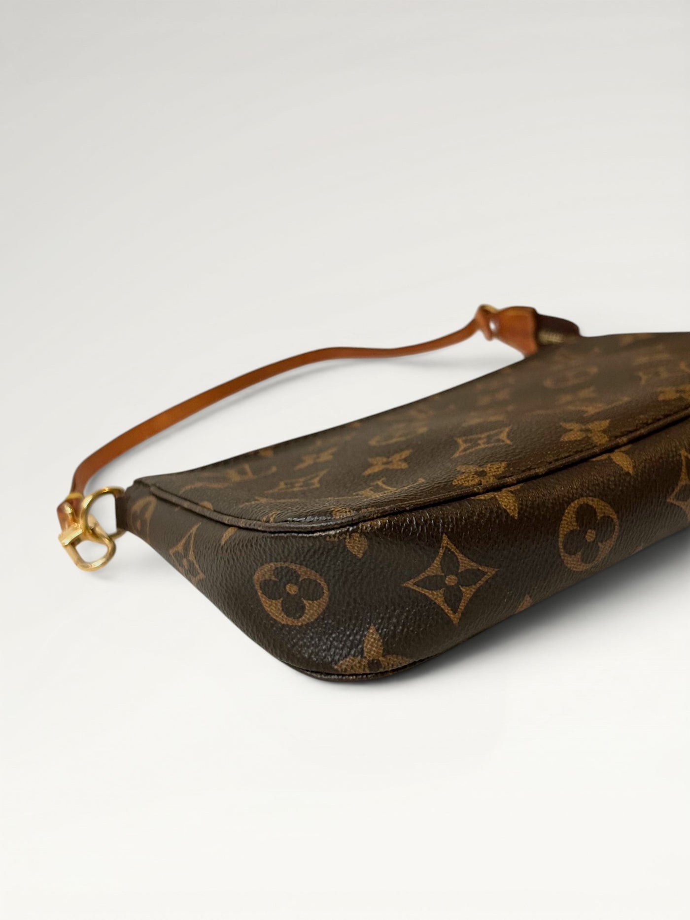 164 - Louis Vuitton Pochette Accessoires