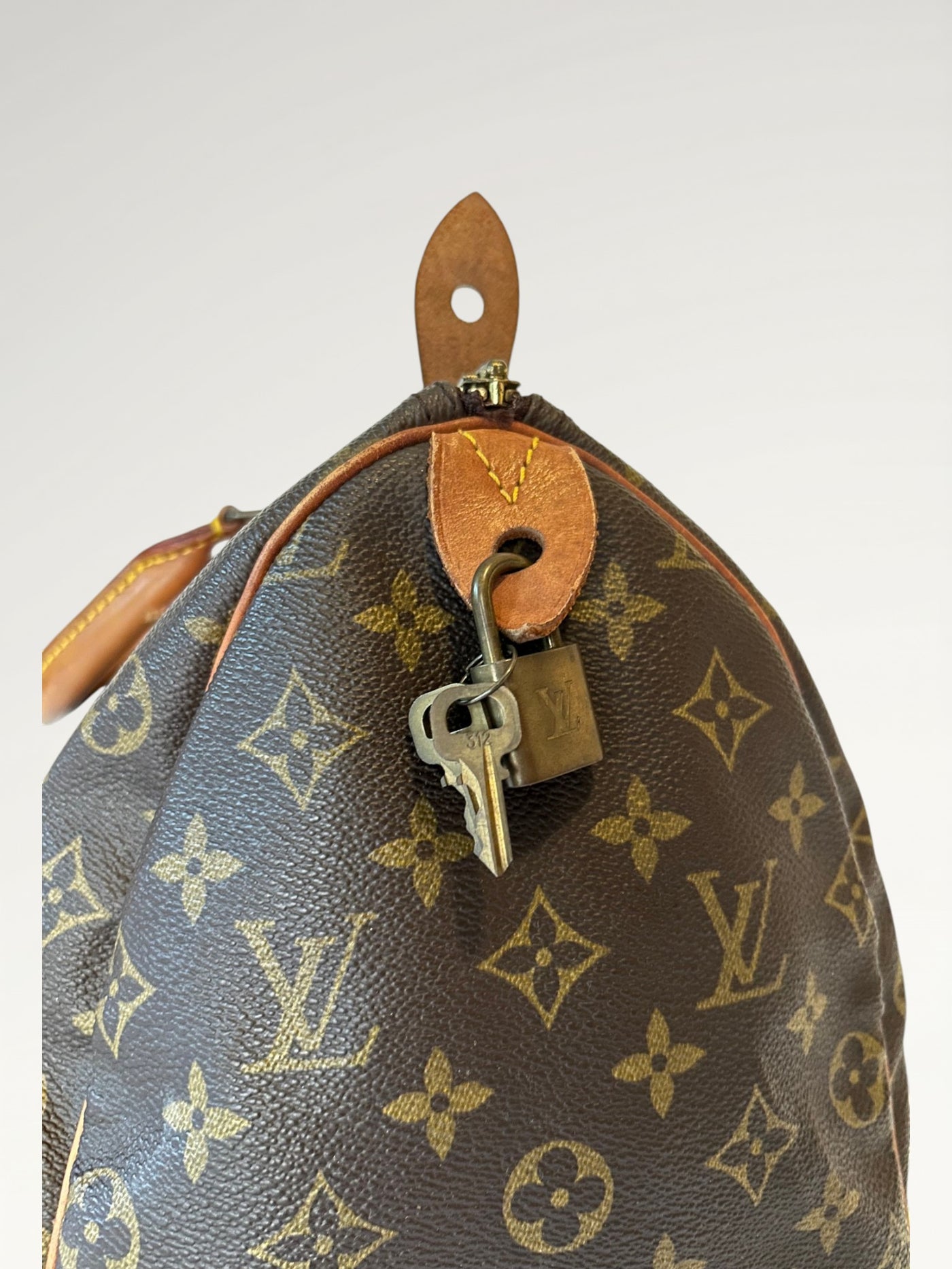 162 - Louis Vuitton Speedy 35