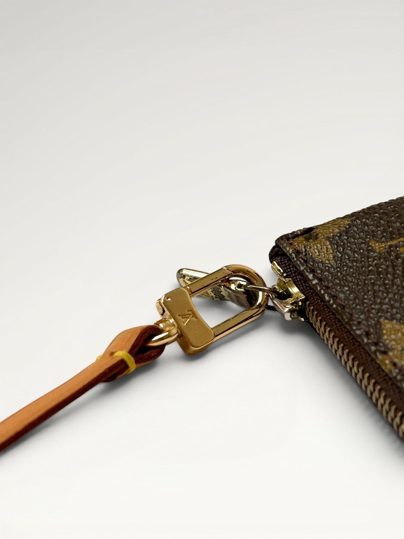 165 - Louis Vuitton Pochette Accessoires