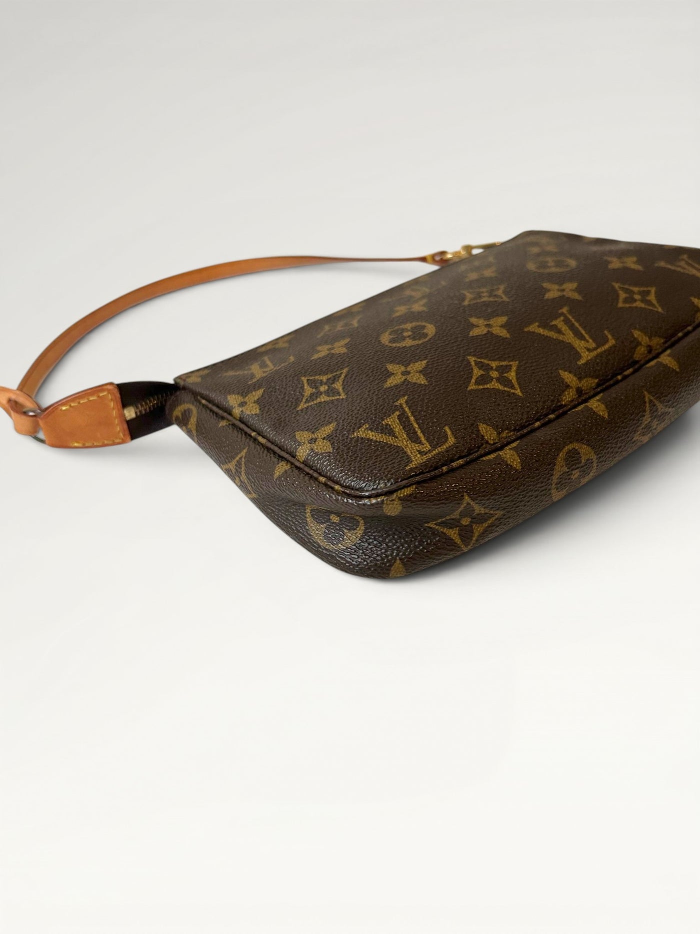 165 - Louis Vuitton Pochette Accessoires