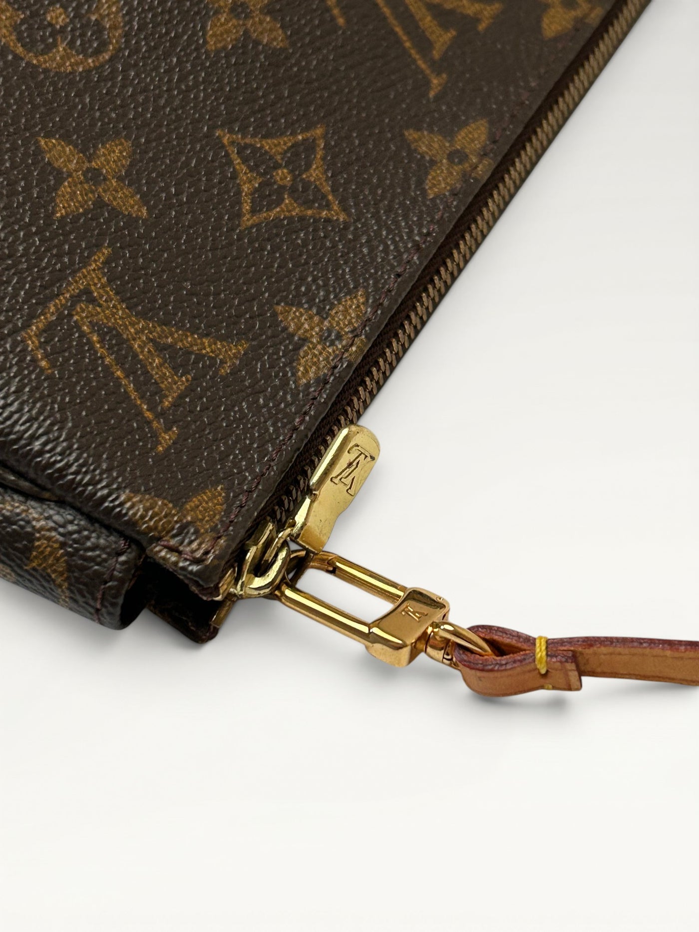 166 - Louis Vuitton Pochette Accessoires