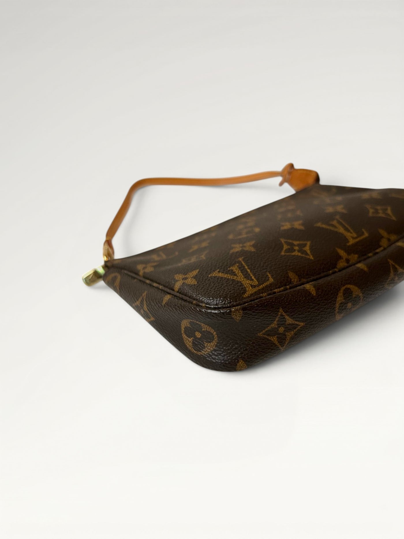 166 - Louis Vuitton Pochette Accessoires