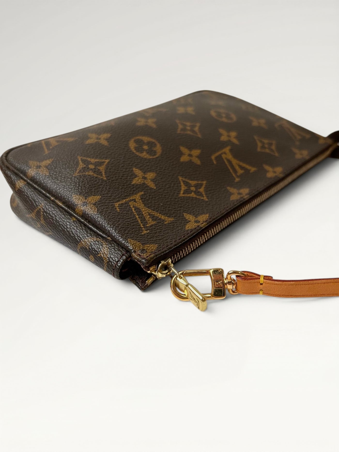 166 - Louis Vuitton Pochette Accessoires