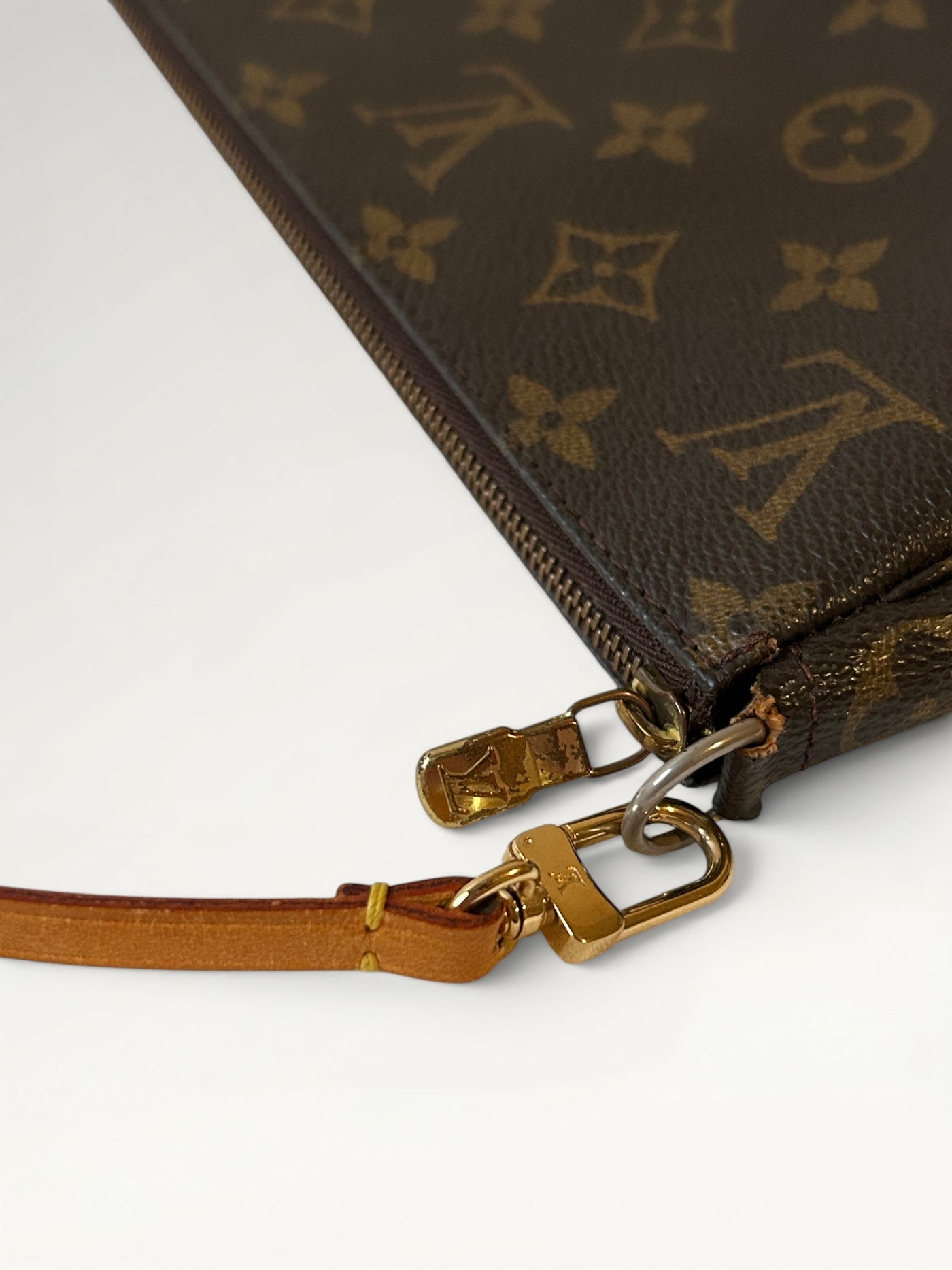 146 - Louis Vuitton Pochette Accessoires