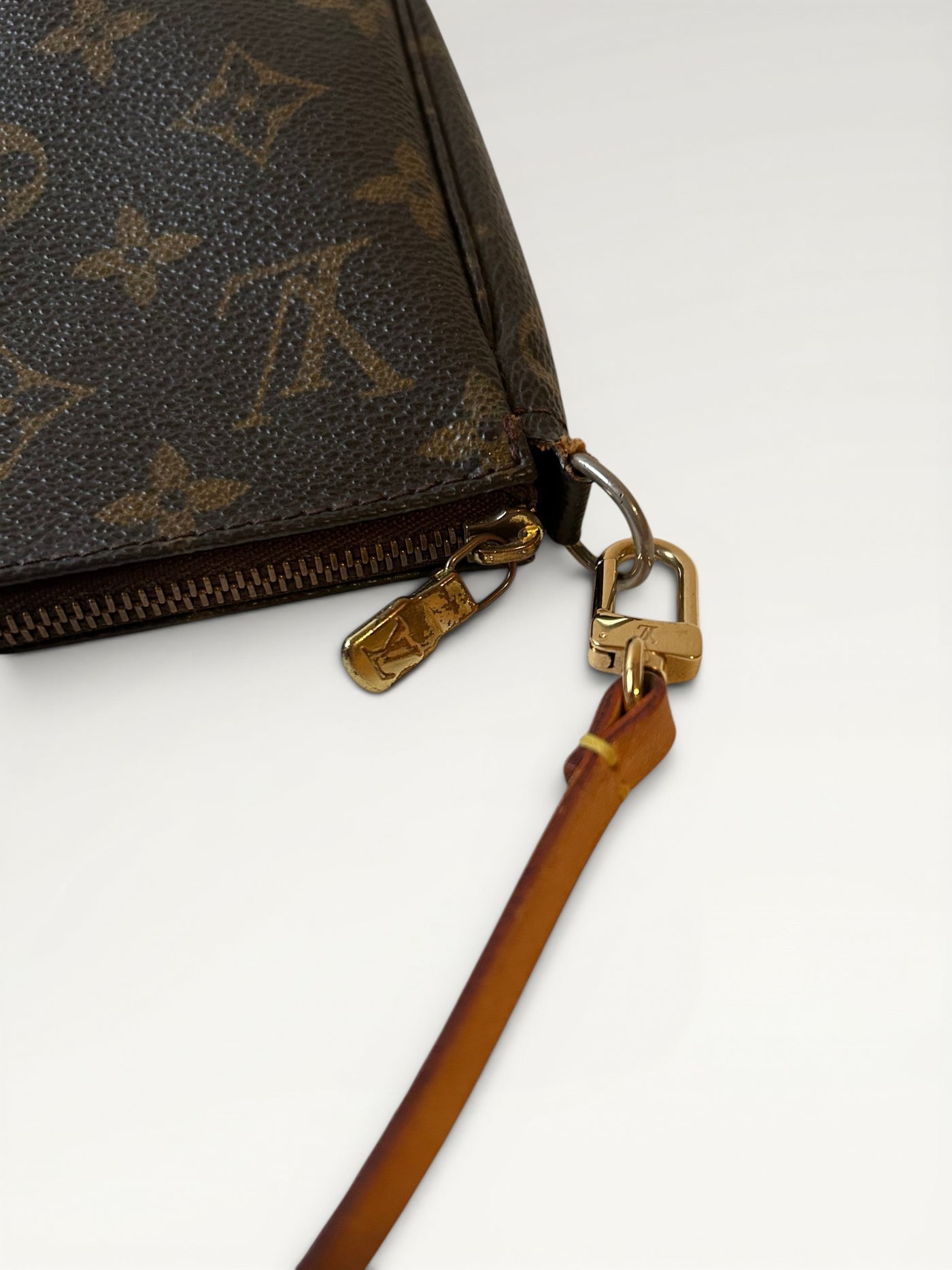 146 - Louis Vuitton Pochette Accessoires