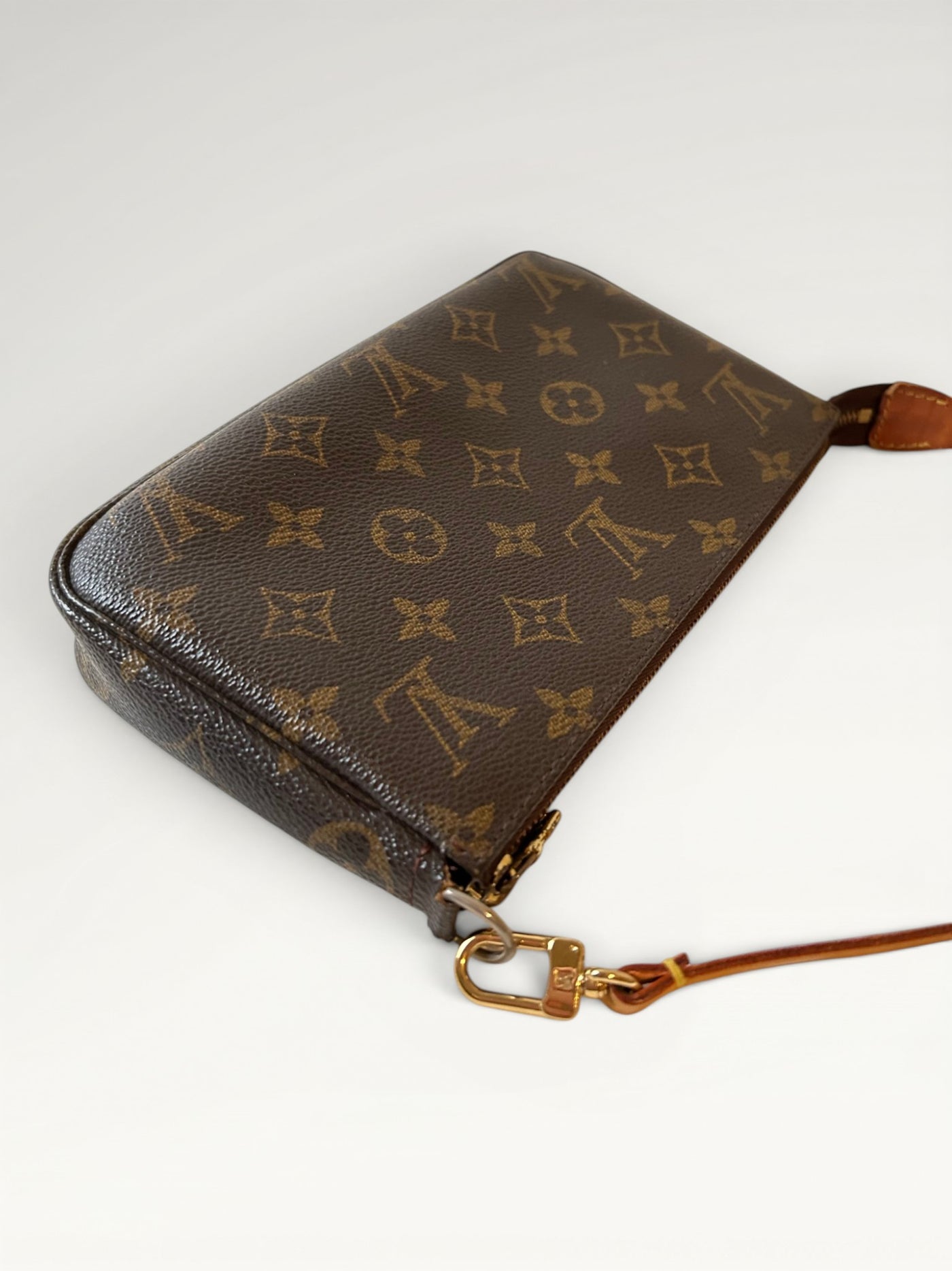 146 - Louis Vuitton Pochette Accessoires
