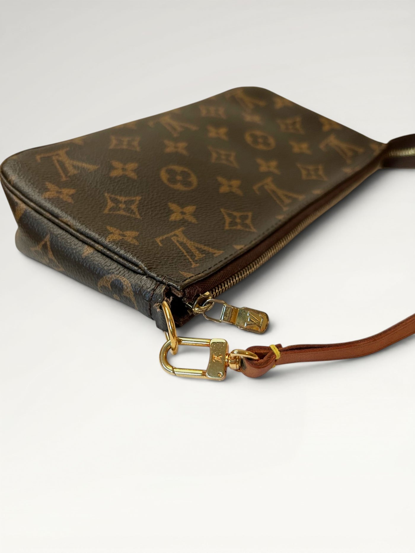 164 - Louis Vuitton Pochette Accessoires
