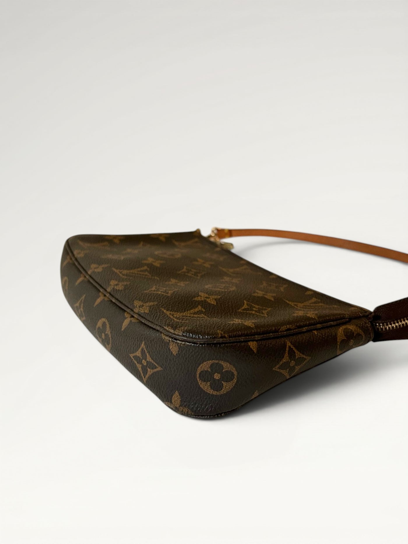164 - Louis Vuitton Pochette Accessoires